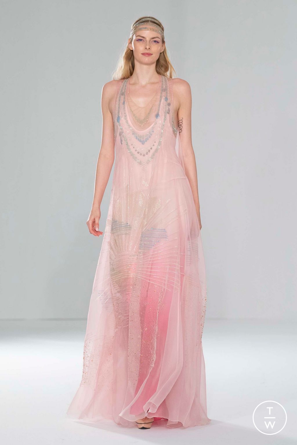 Fashion Week Paris Spring/Summer 2023 look 22 from the Julien Fournié collection couture