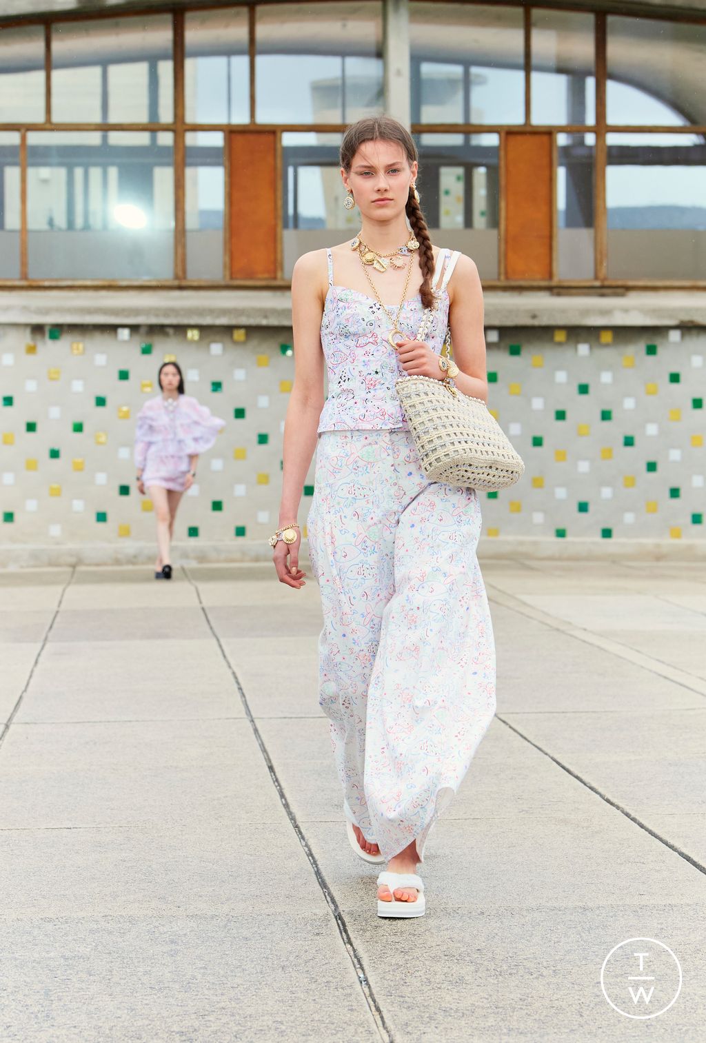 Fashion Week Paris Resort 2025 look 56 from the Chanel collection 女装