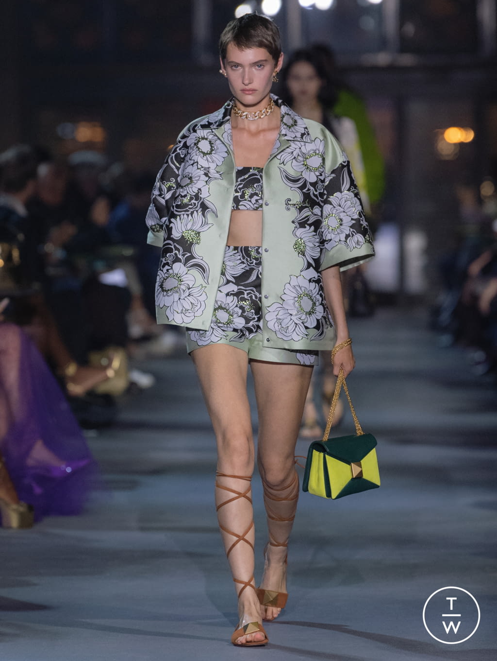 Fashion Week Paris Spring/Summer 2022 look 56 de la collection Valentino womenswear