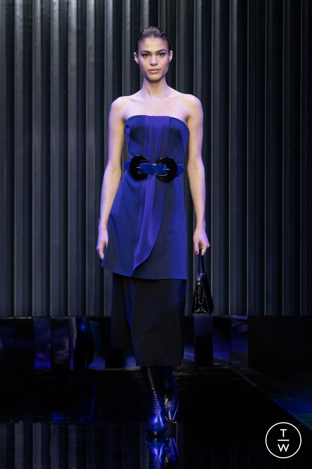 Fashion Week Milan Fall/Winter 2022 look 57 from the Giorgio Armani collection 女装
