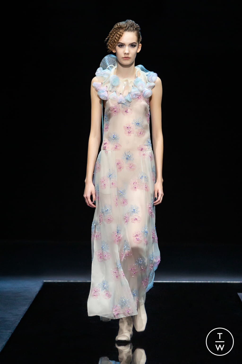 Fashion Week Milan Fall/Winter 2021 look 57 from the Giorgio Armani collection 女装