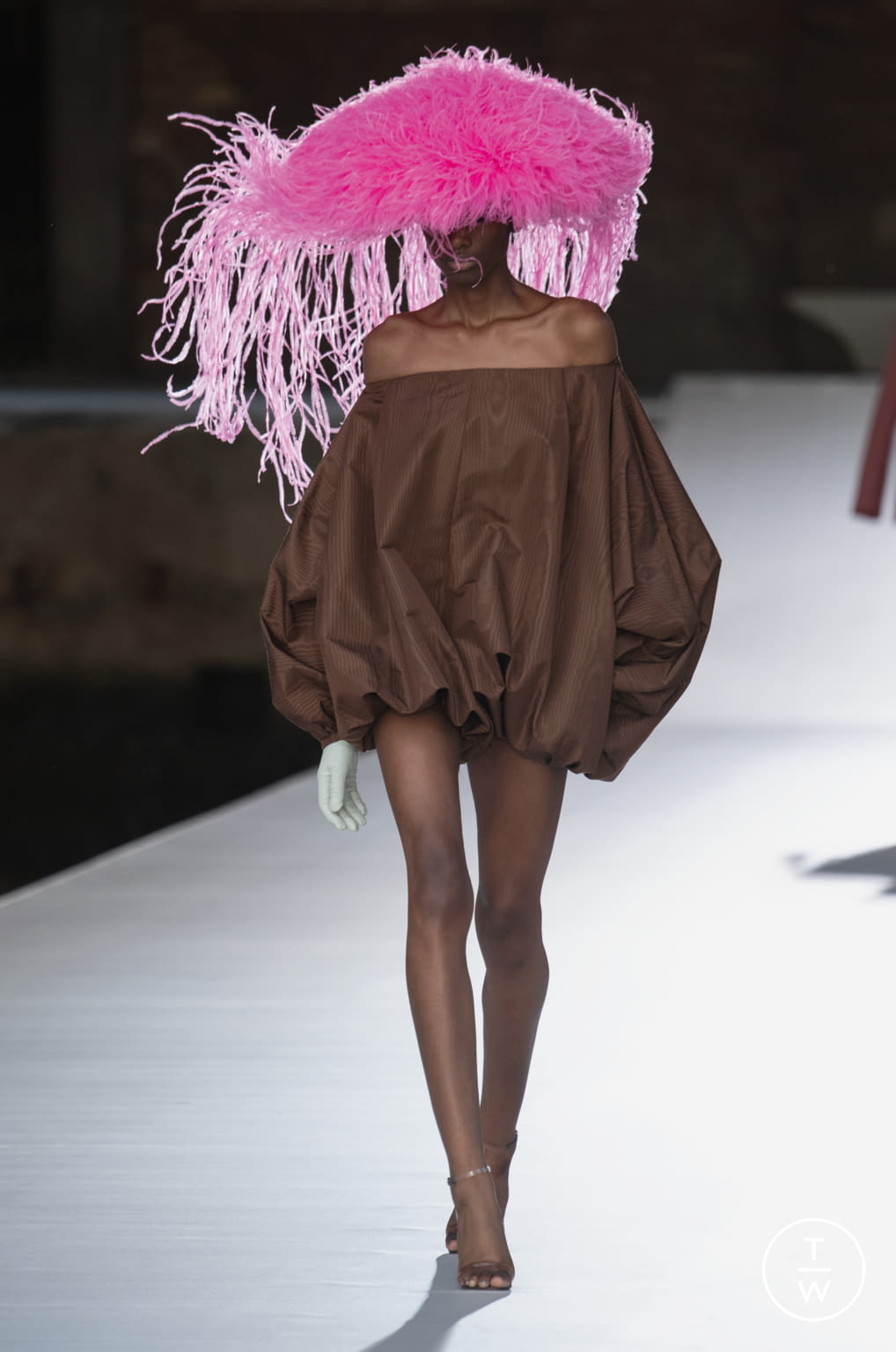 Fashion Week Paris Fall/Winter 2021 look 58 de la collection Valentino couture