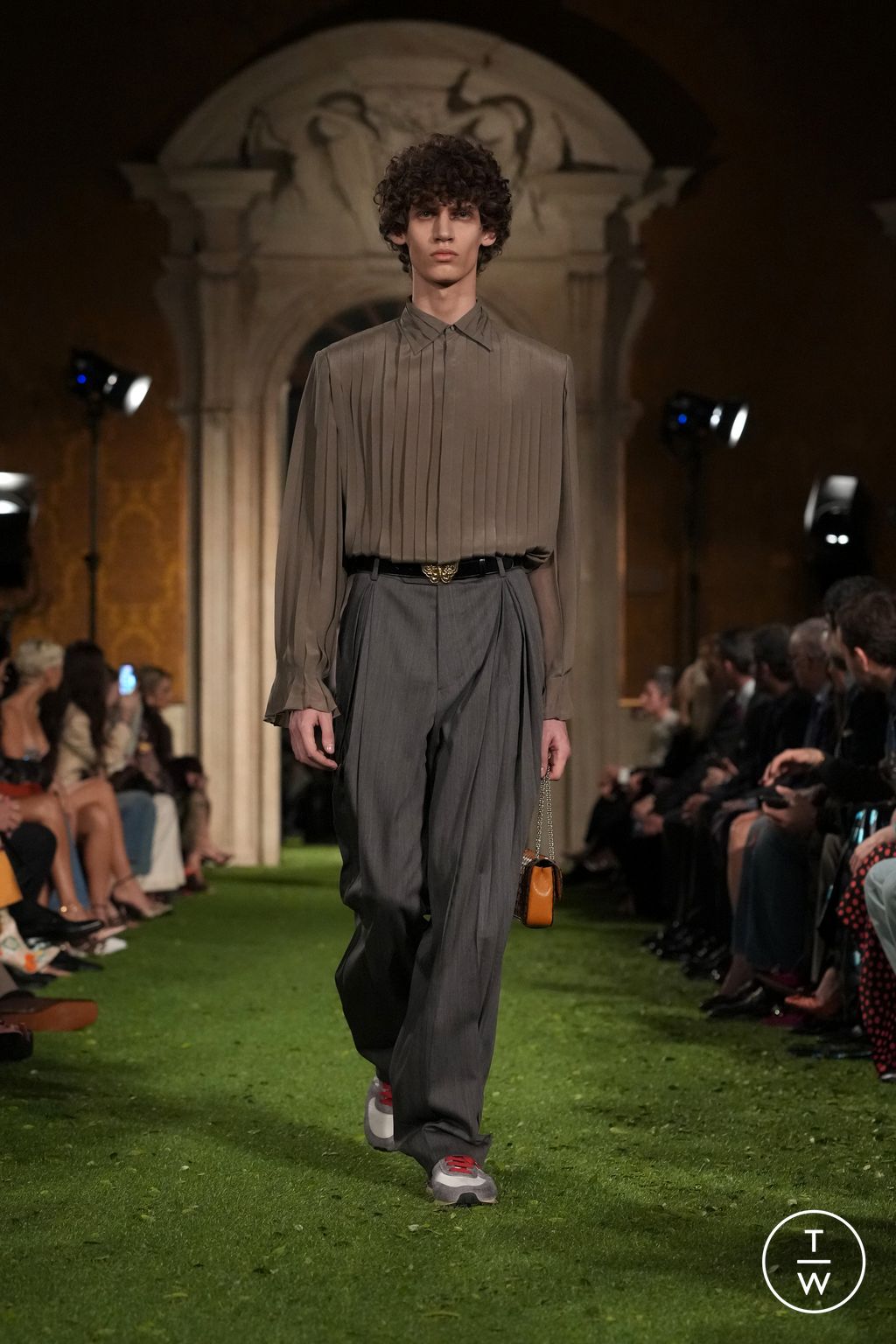 Fashion Week Paris Fall/Winter 2026 look 58 from the Valentino collection womenswear