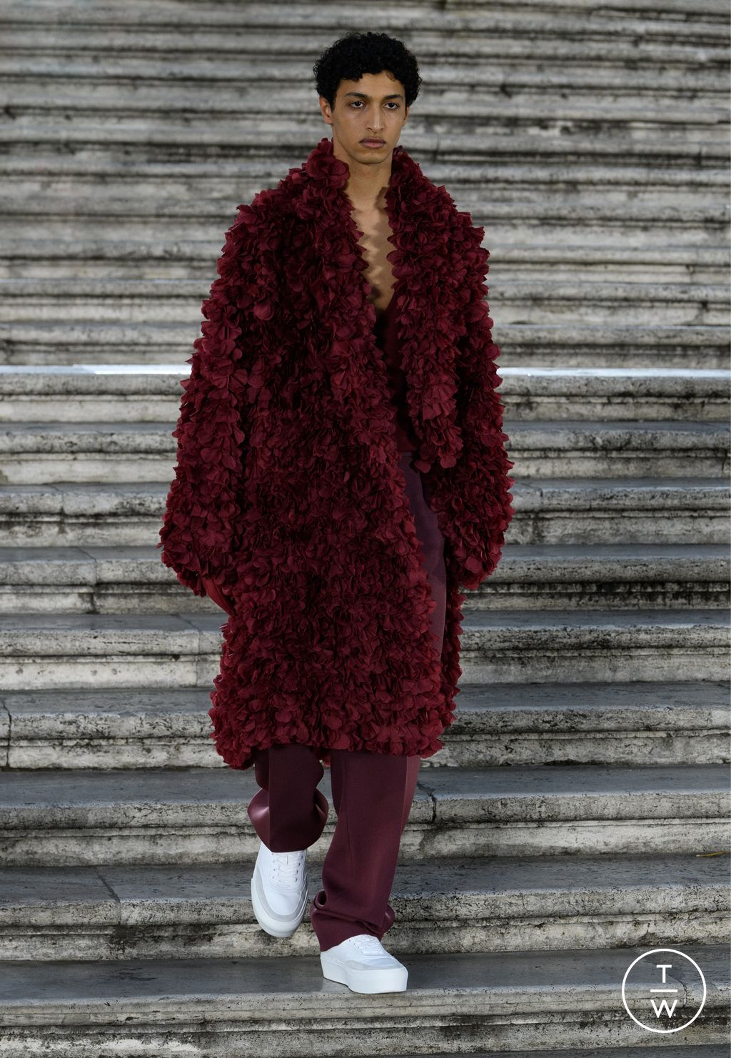Fashion Week Paris Fall/Winter 2022 look 58 from the Valentino collection 高级定制