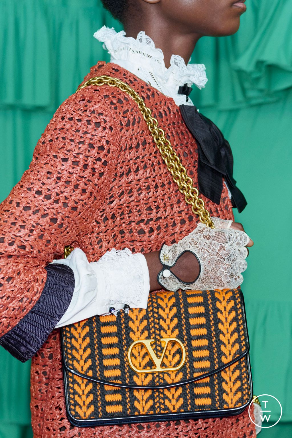 Fashion Week Paris Pre-Fall 2025 look 119 de la collection Valentino womenswear