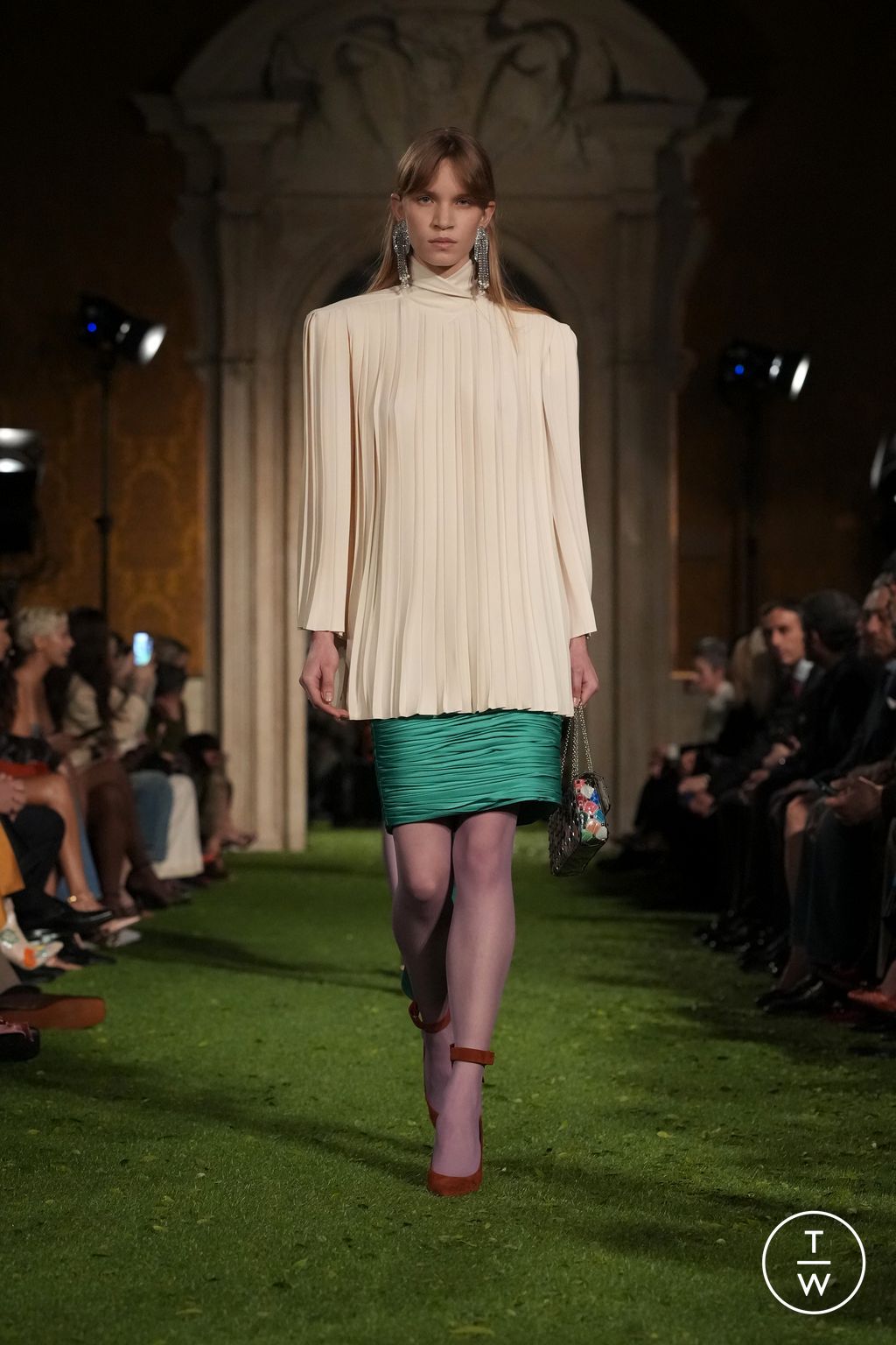 Fashion Week Paris Fall/Winter 2026 look 59 from the Valentino collection womenswear