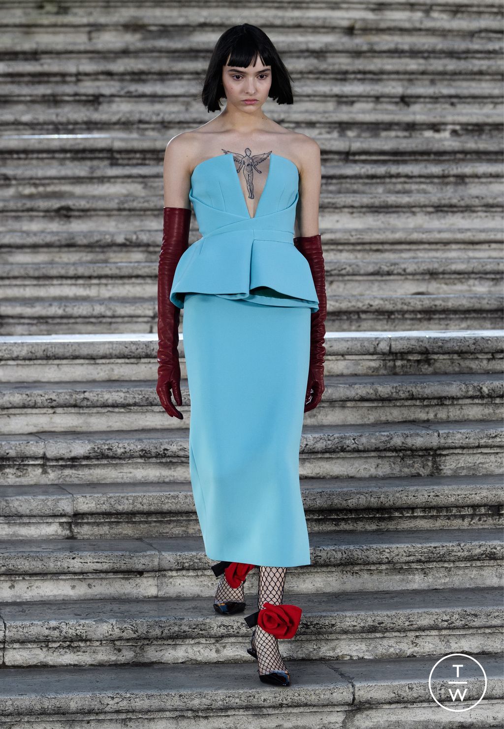 Fashion Week Paris Fall/Winter 2022 look 59 from the Valentino collection 高级定制