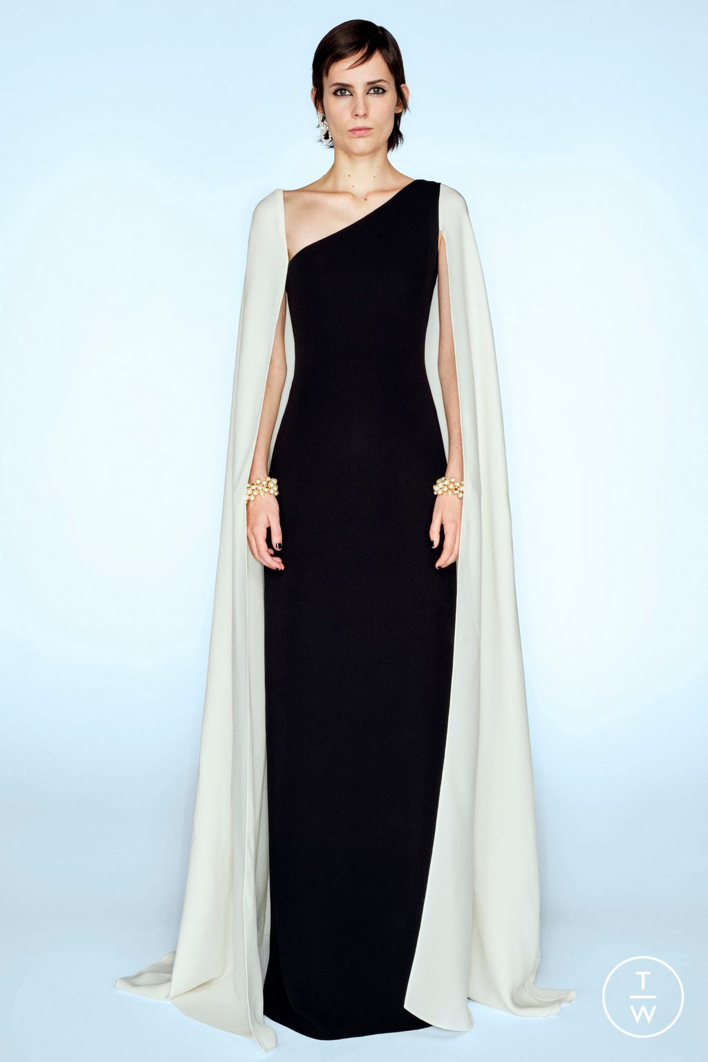 Fashion Week Paris Pre-Fall 2023 look 123 from the Valentino collection womenswear