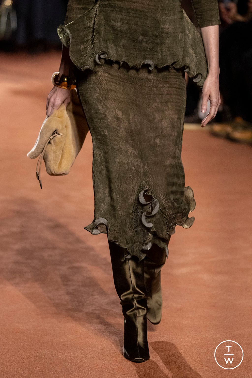 Fashion Week Milan Fall/Winter 2025 look 15 from the Fendi collection 女装配饰