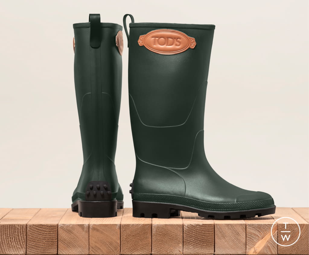 Fashion Week Milan Fall/Winter 2021 look 17 from the Tod's collection menswear accessories