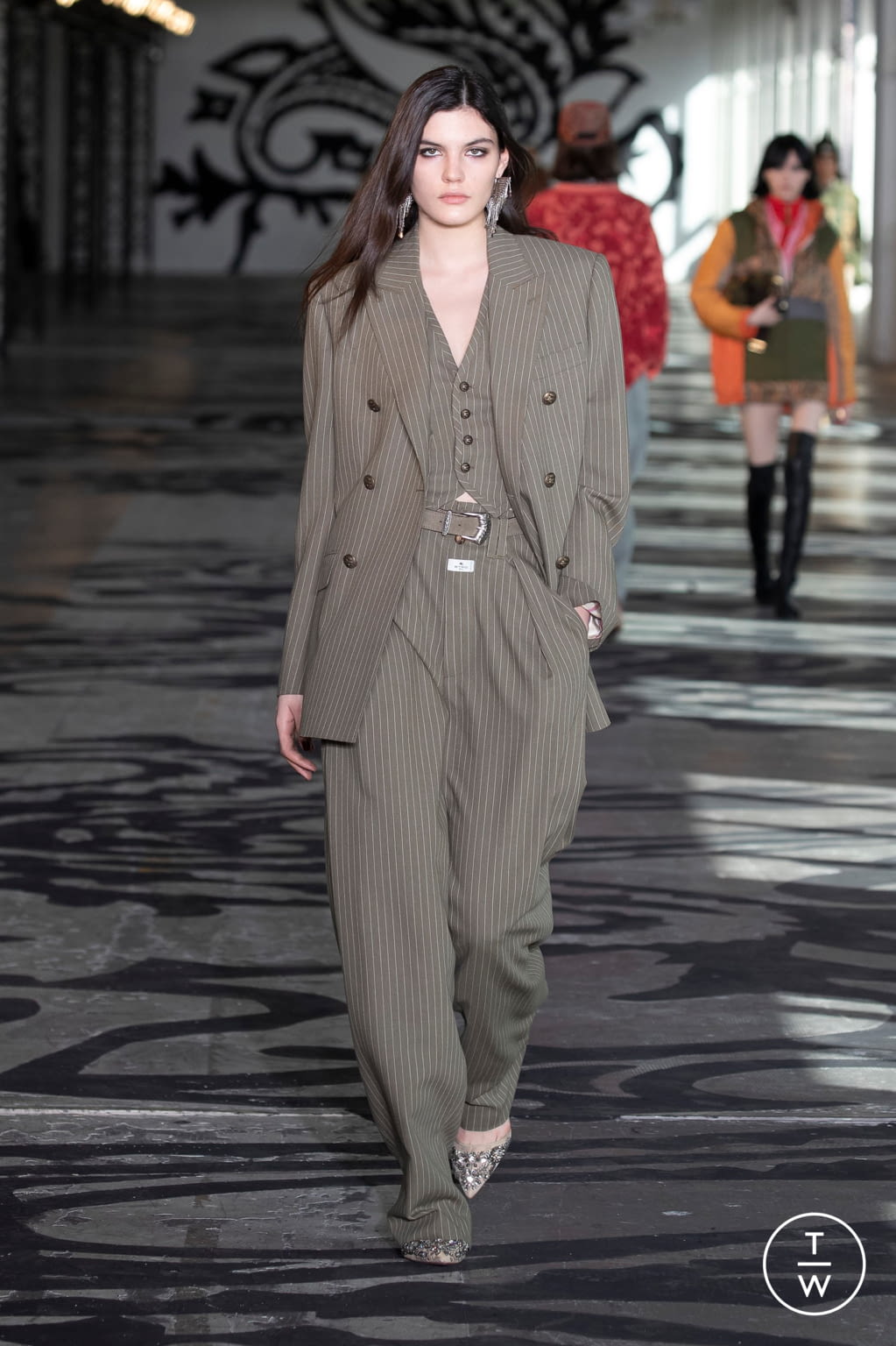Fashion Week Milan Fall/Winter 2021 look 6 from the Etro collection 女装