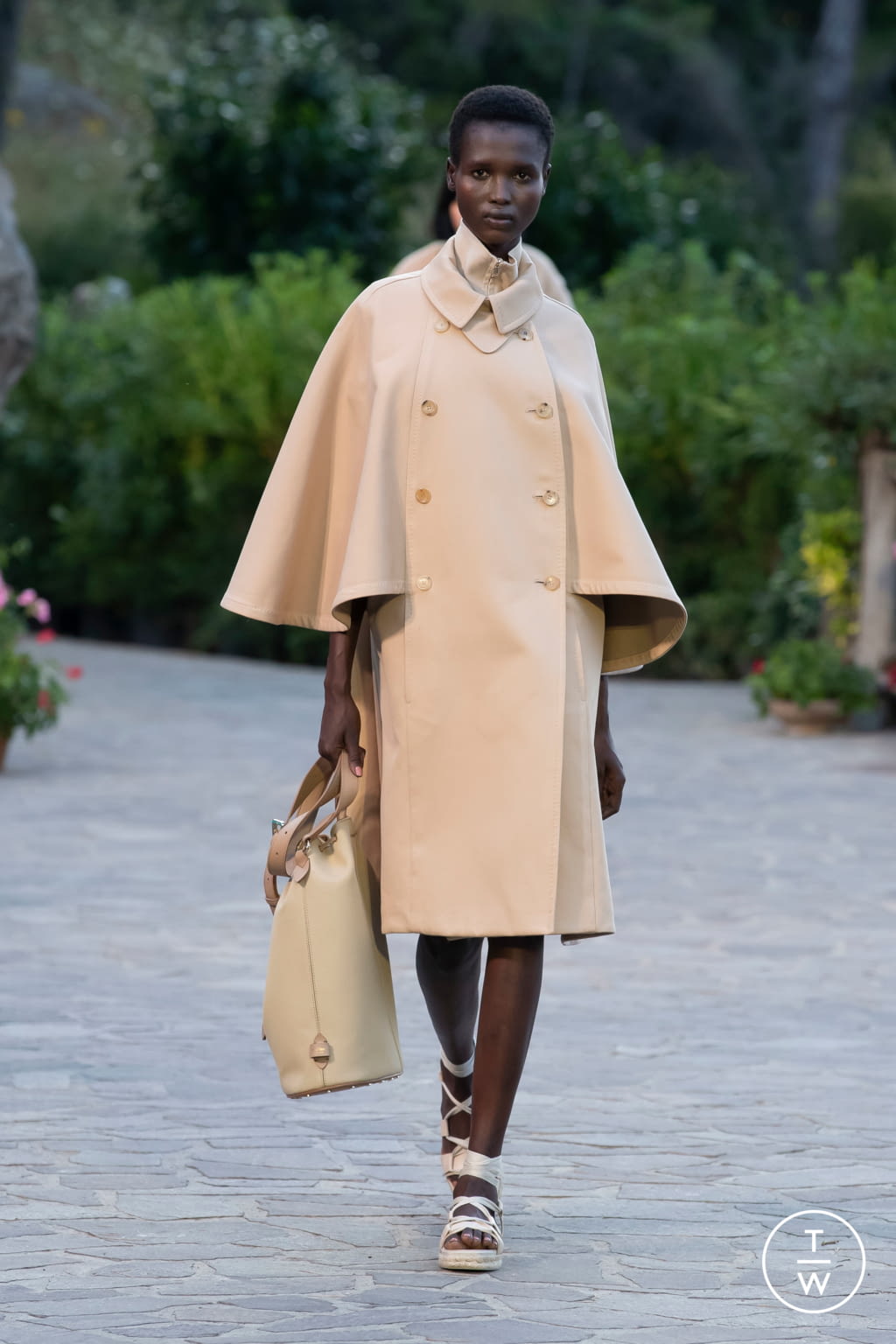 Fashion Week Milan Resort 2022 look 6 from the Max Mara collection 女装