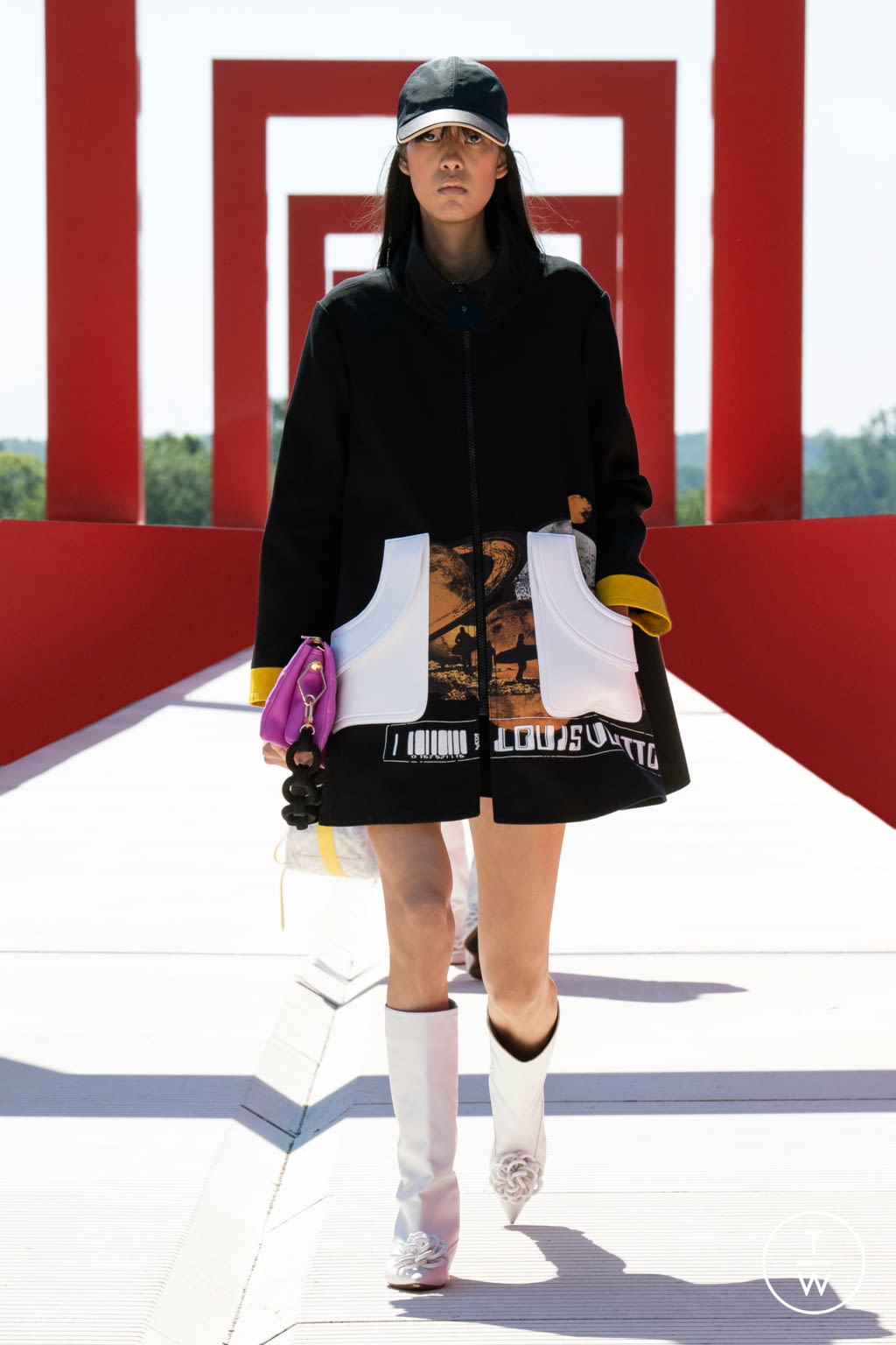Fashion Week Paris Resort 2022 look 6 from the Louis Vuitton collection womenswear