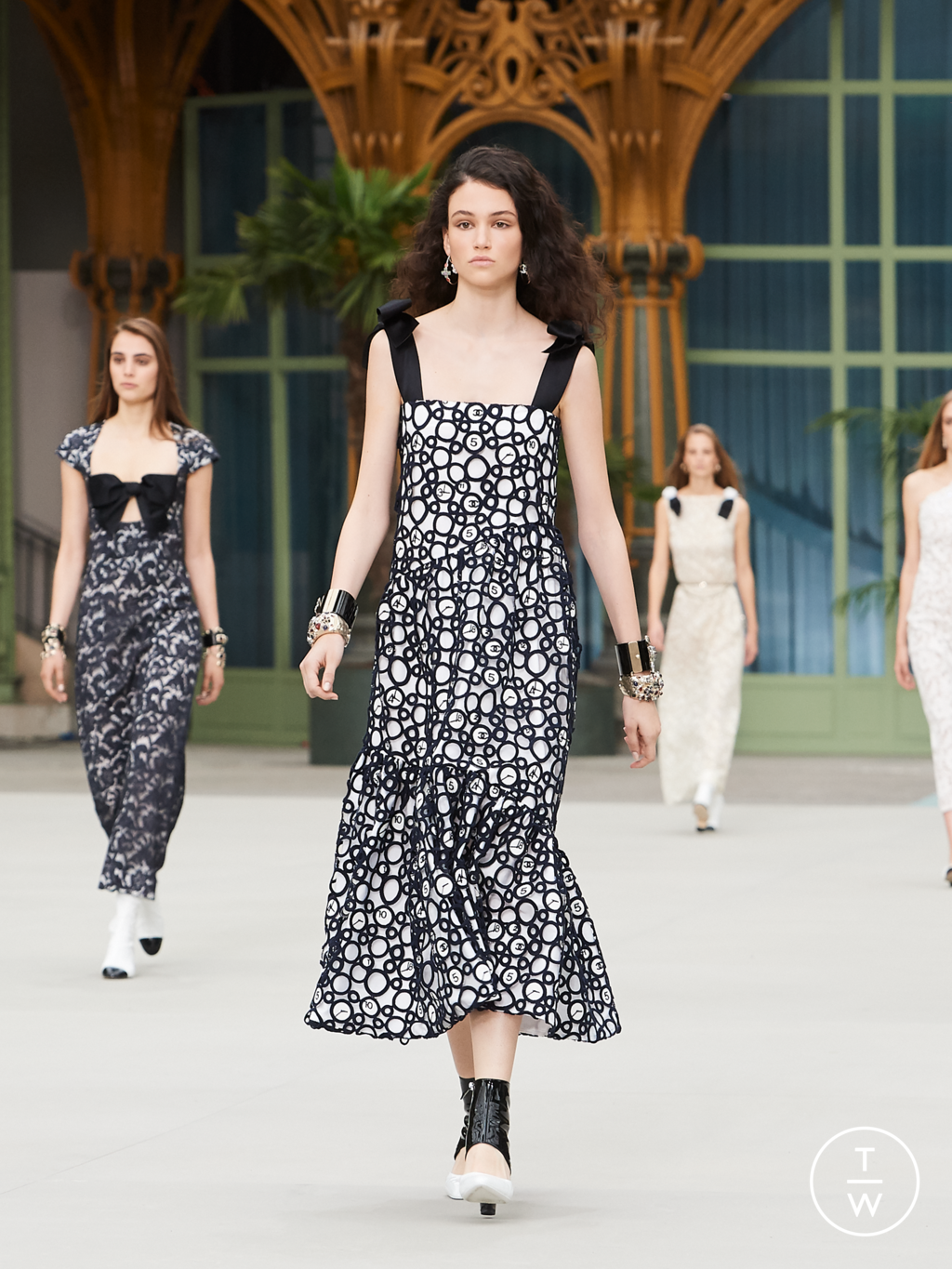 Fashion Week Paris Resort 2020 look 62 from the Chanel collection womenswear