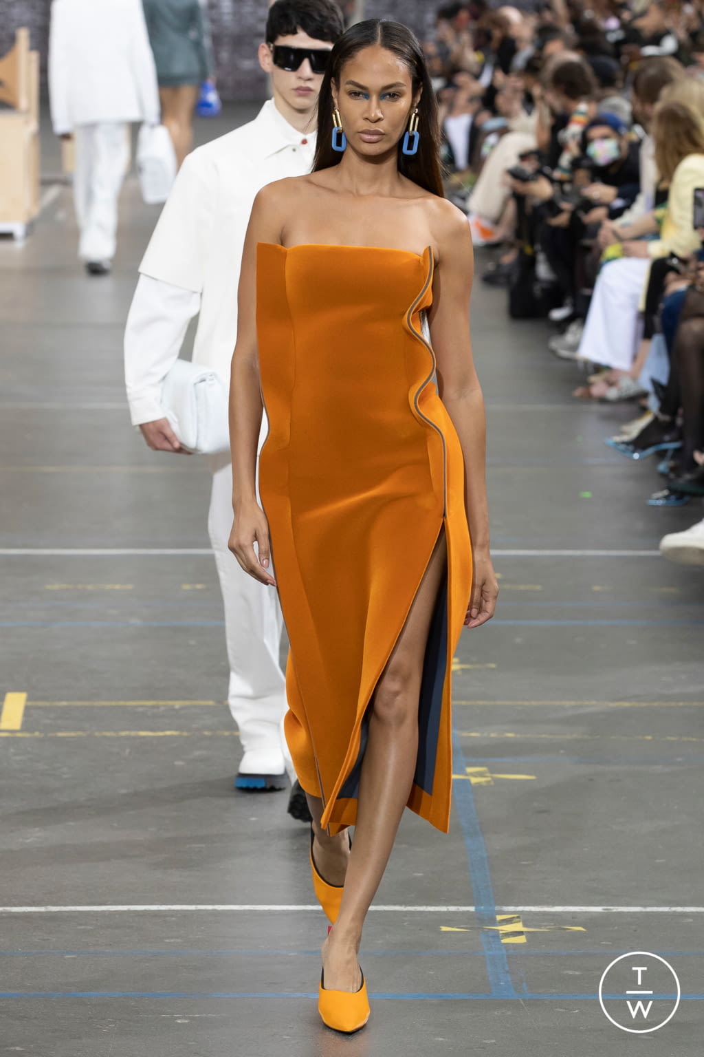 Fashion Week Paris Fall/Winter 2021 look 6 de la collection Off-White womenswear