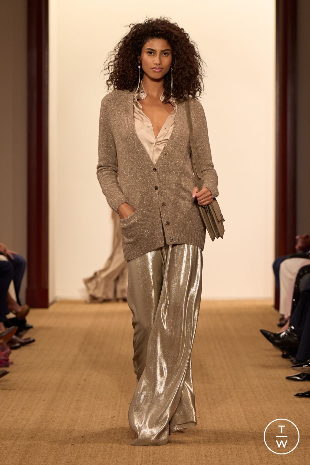 Fashion Week New York Fall/Winter 2024 look 6 from the Ralph Lauren collection 女装