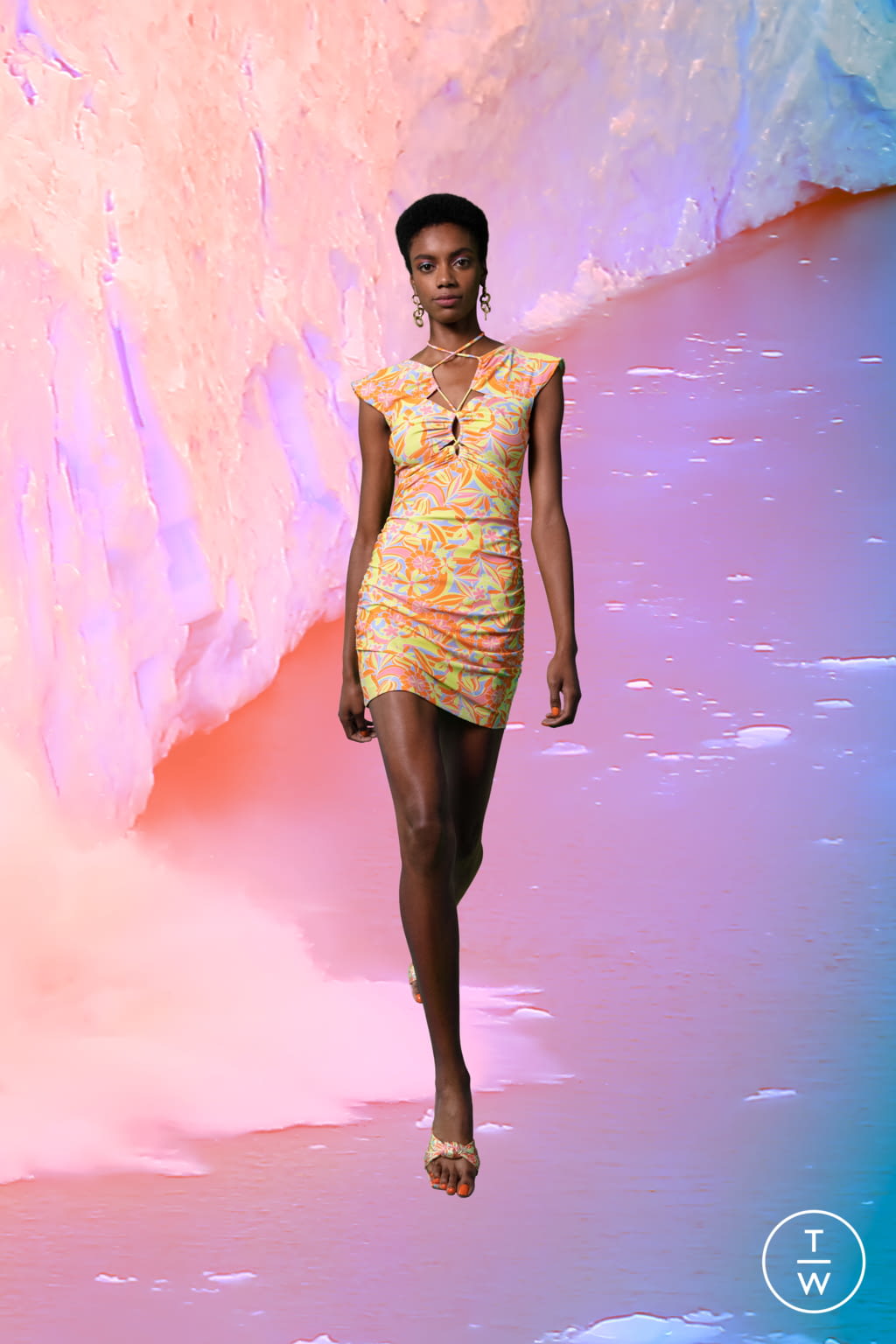 Fashion Week New York Spring/Summer 2022 look 6 from the Nicole Miller collection 女装