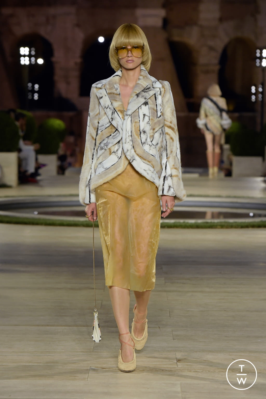 Fashion Week Milan Fall/Winter 2019 look 6 from the Fendi collection couture