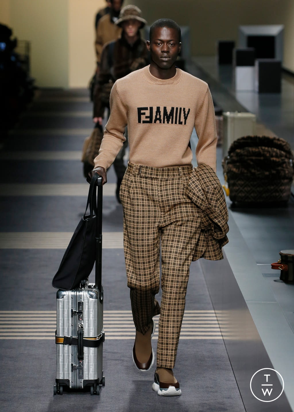 Fashion Week Milan Fall/Winter 2018 look 6 from the Fendi collection menswear
