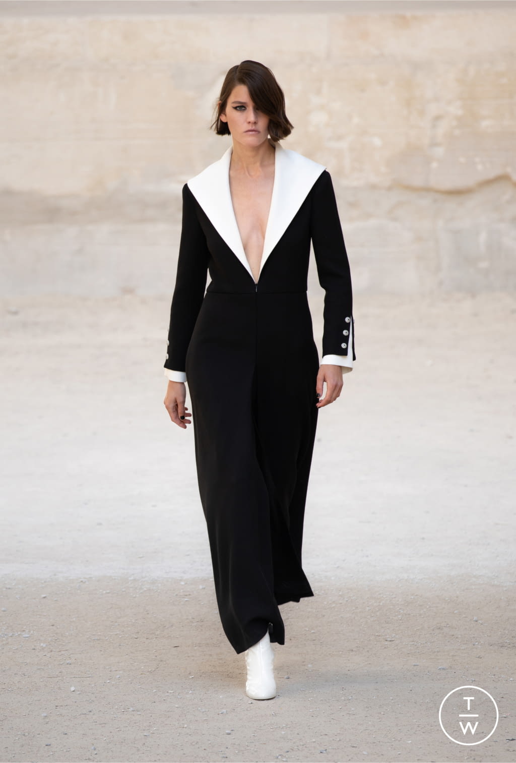 Fashion Week Paris Resort 2022 look 6 from the Chanel collection 女装