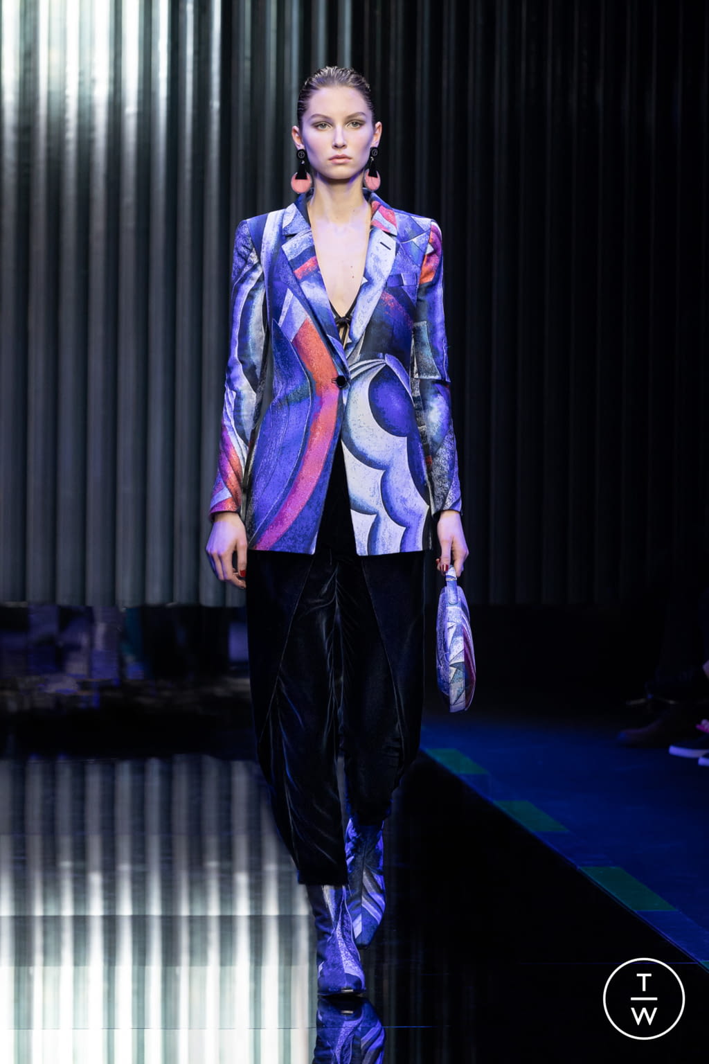 Fashion Week Milan Fall/Winter 2022 look 60 from the Giorgio Armani collection womenswear