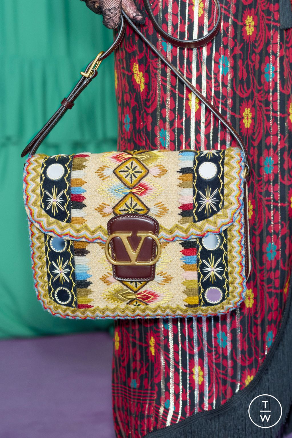 Fashion Week Paris Pre-Fall 2025 look 121 de la collection Valentino womenswear