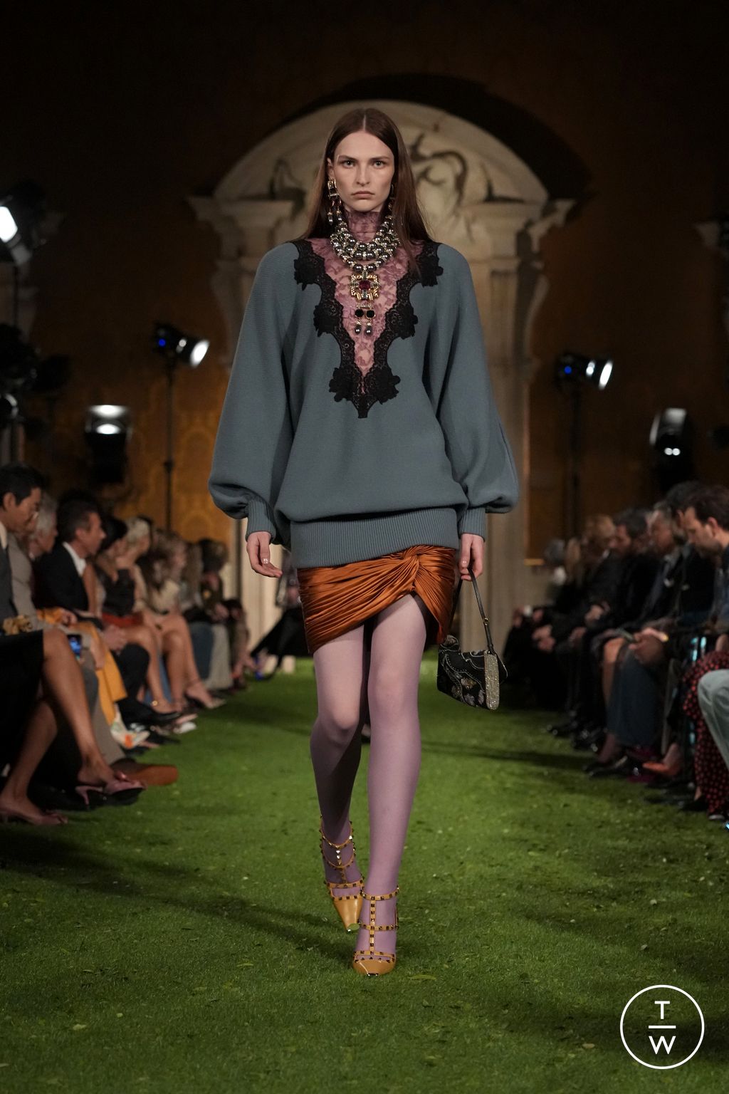 Fashion Week Paris Fall/Winter 2026 look 60 de la collection Valentino womenswear