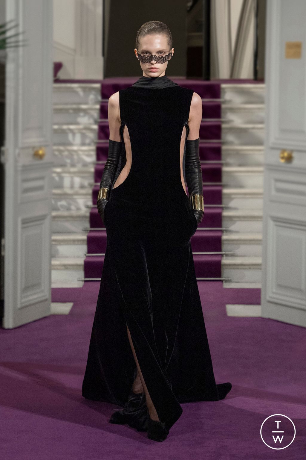 Fashion Week Paris Spring/Summer 2024 look 60 from the Valentino collection couture