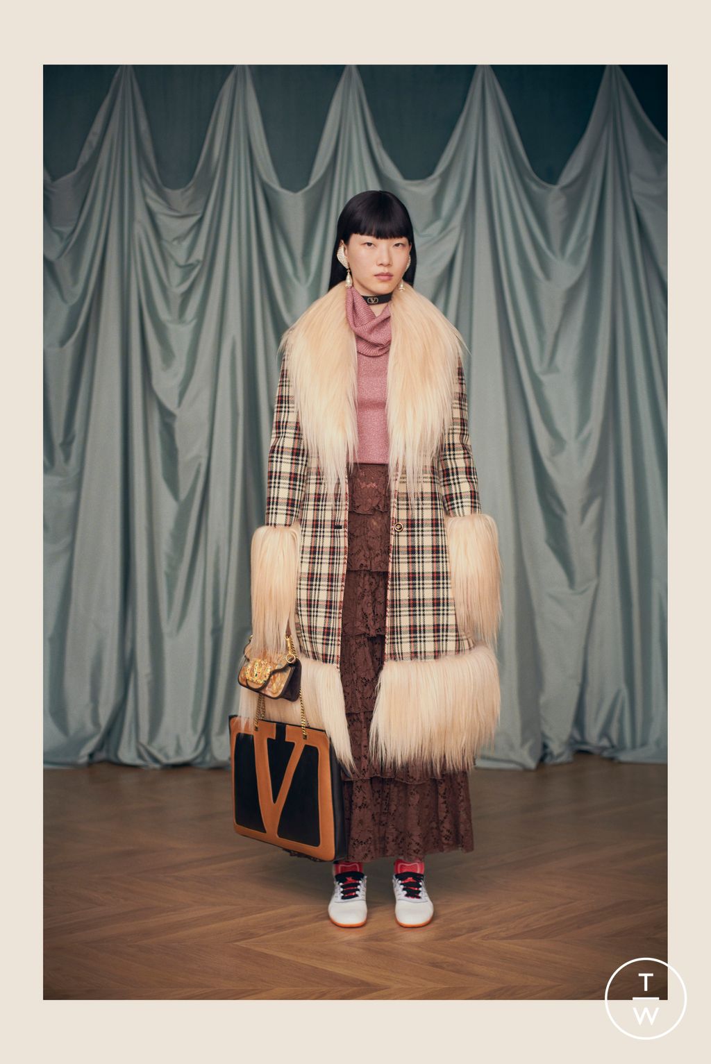 Fashion Week Paris Resort 2025 look 60 from the Valentino collection 女装