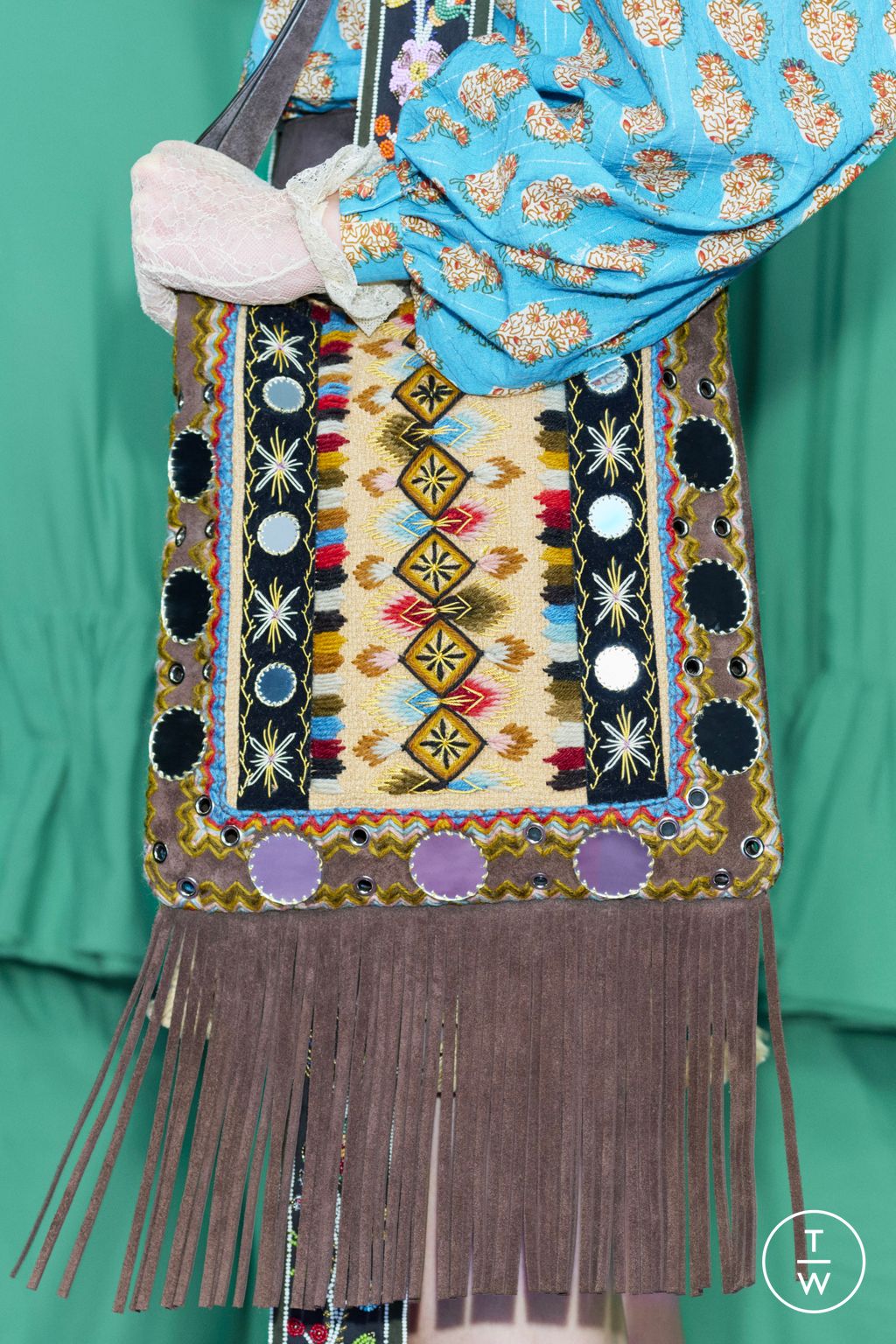 Fashion Week Paris Pre-Fall 2025 look 124 de la collection Valentino womenswear