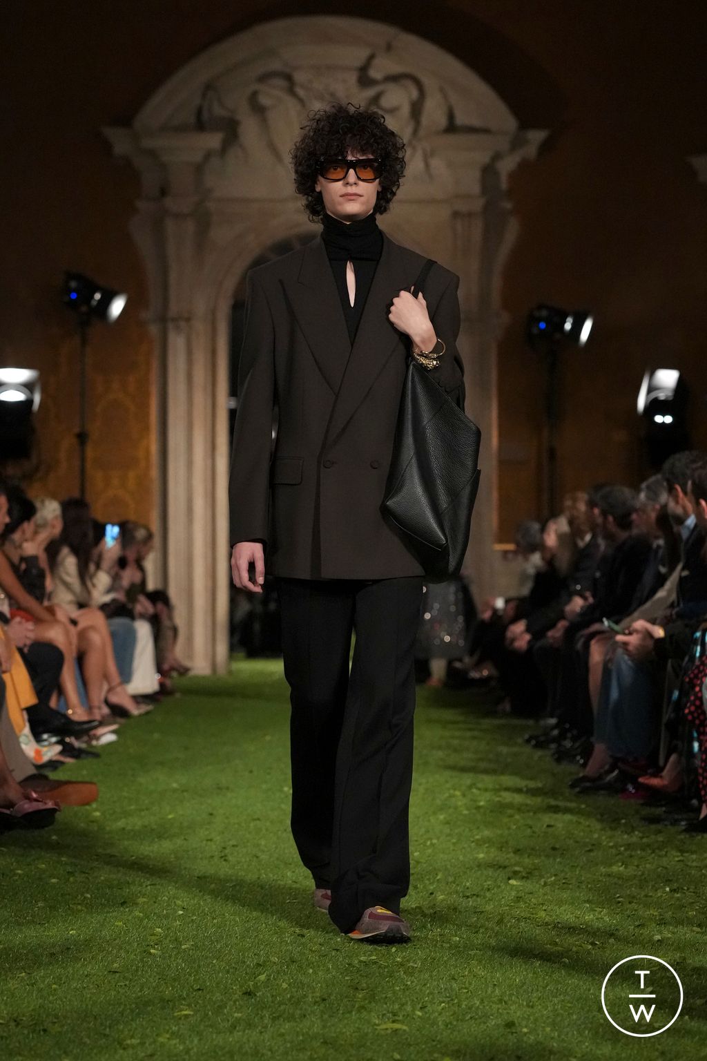 Fashion Week Paris Fall/Winter 2026 look 61 de la collection Valentino womenswear