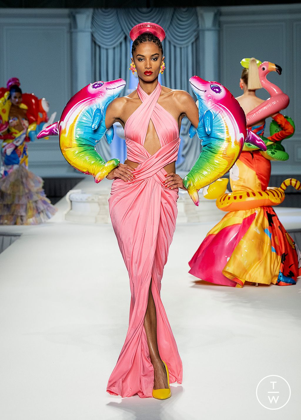 Fashion Week Milan Spring/Summer 2023 look 62 from the Moschino collection 女装