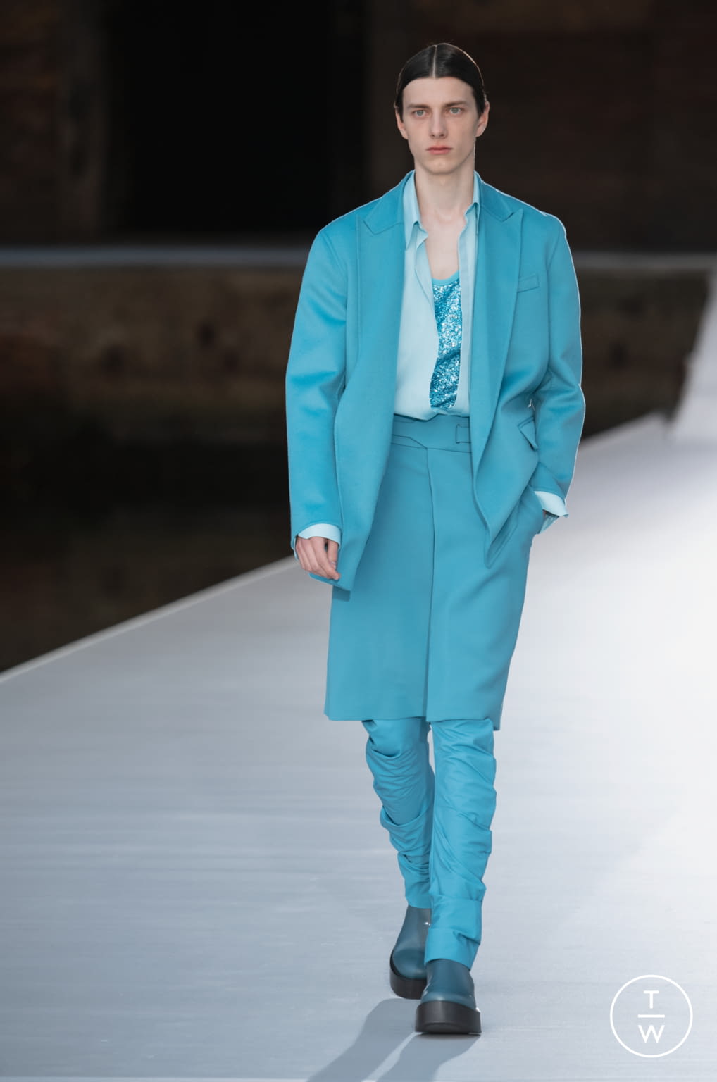 Fashion Week Paris Fall/Winter 2021 look 62 from the Valentino collection 高级定制