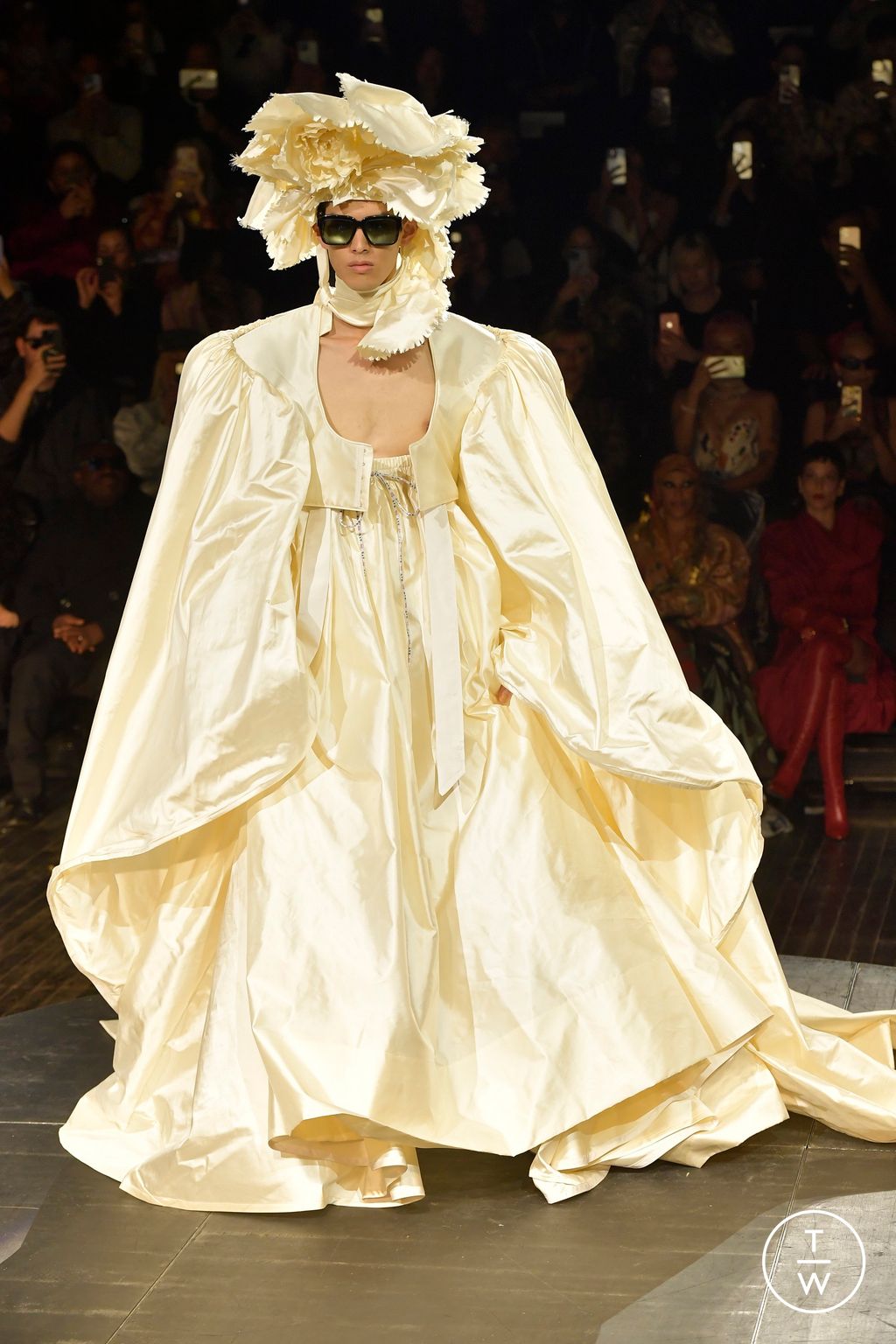 Fashion Week Paris Spring/Summer 2023 look 47 from the Andreas Kronthaler for Vivienne Westwood collection womenswear