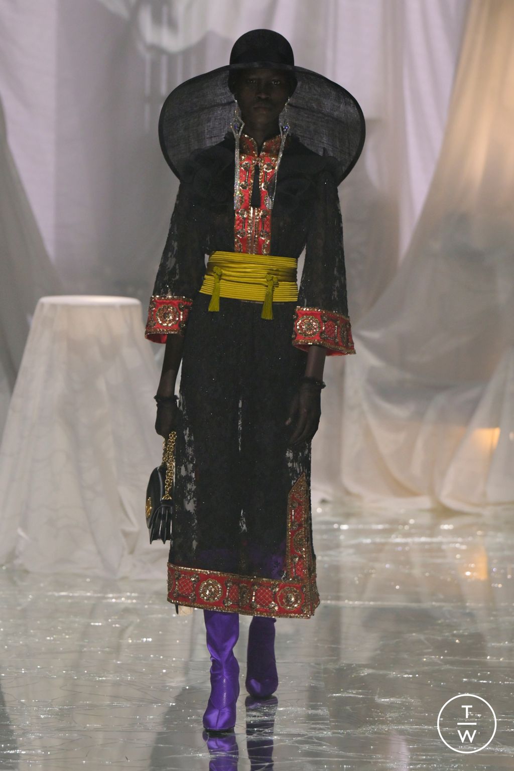 Fashion Week Paris Spring/Summer 2025 look 62 from the Valentino collection womenswear