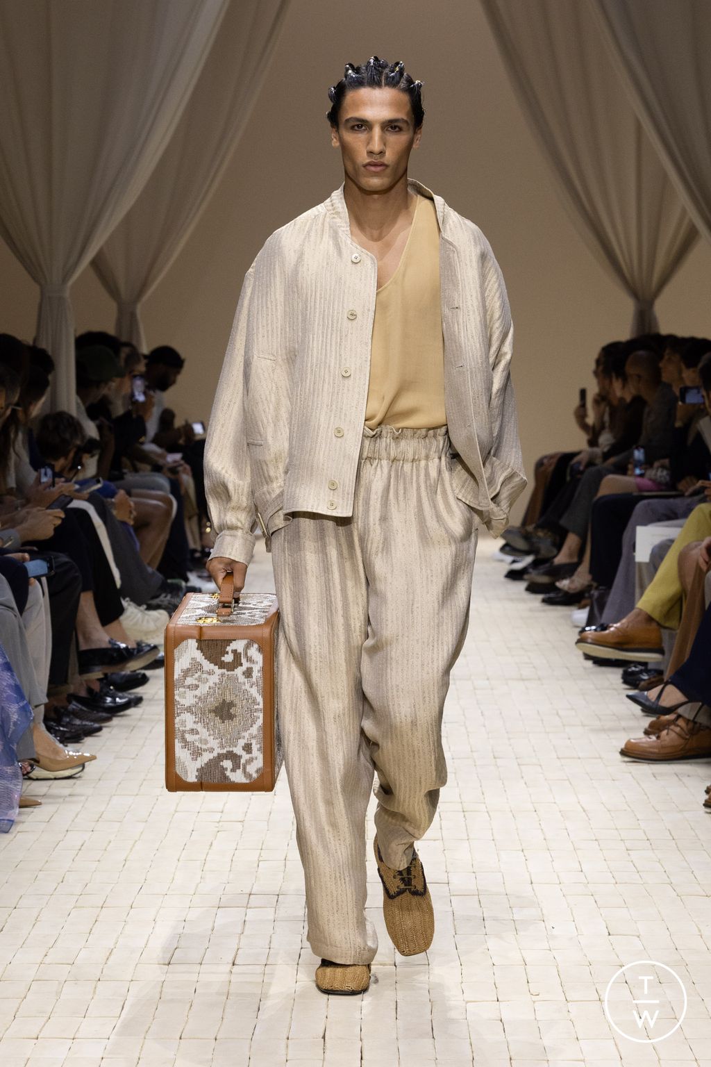 Fashion Week Milan Spring/Summer 2026 look 63 de la collection Emporio Armani menswear