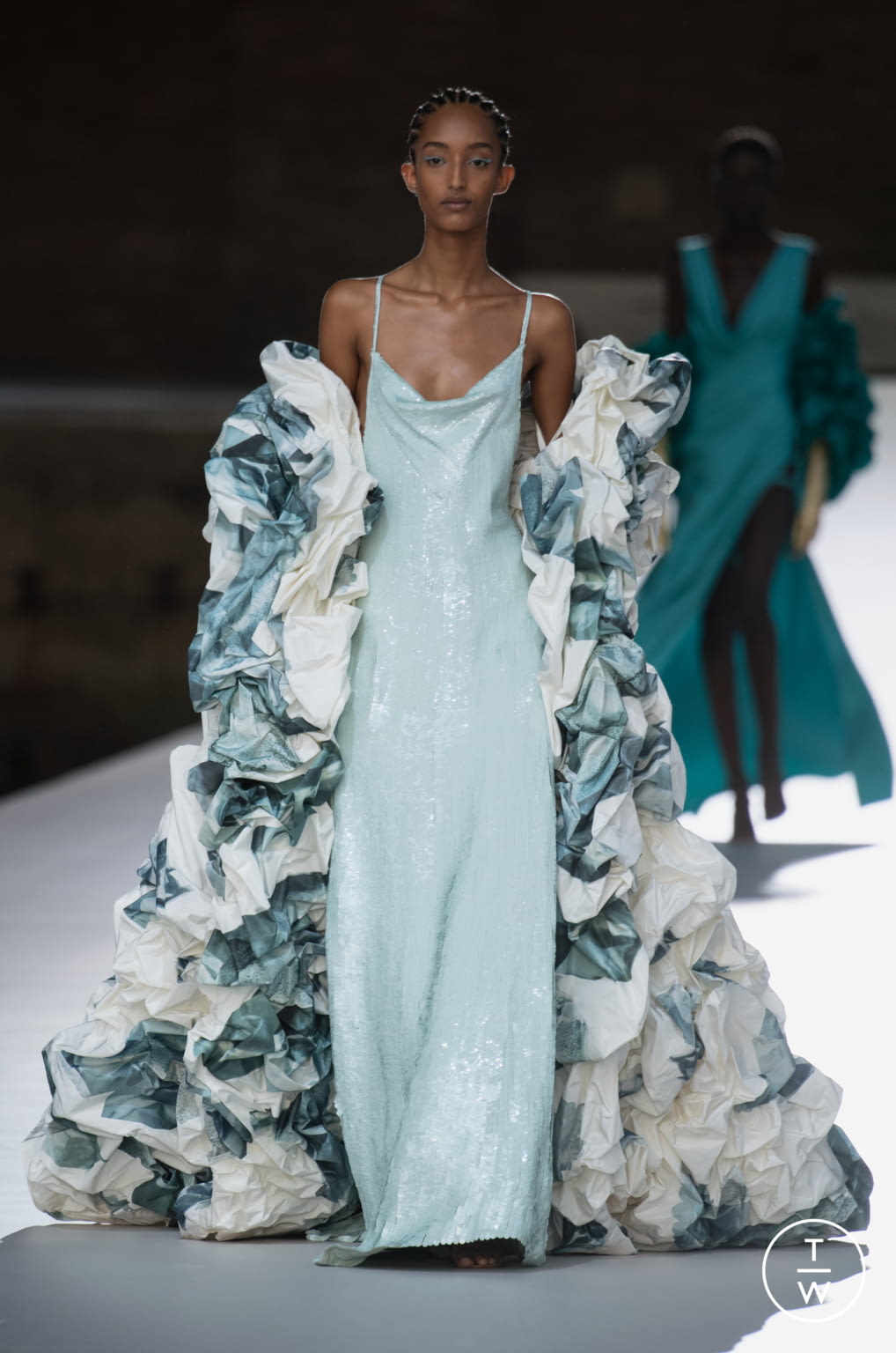 Fashion Week Paris Fall/Winter 2021 look 63 from the Valentino collection couture