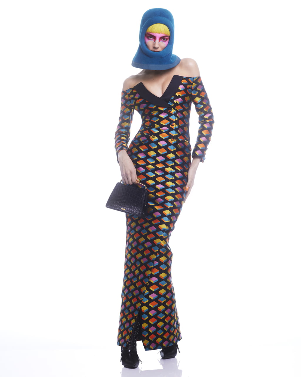 Fashion Week New York Pre-Fall 2022 look 64 from the Moschino collection womenswear