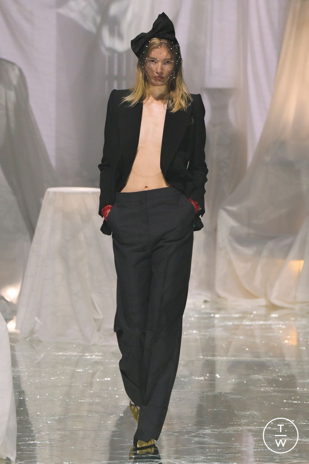 Fashion Week Paris Spring/Summer 2025 look 64 from the Valentino collection womenswear