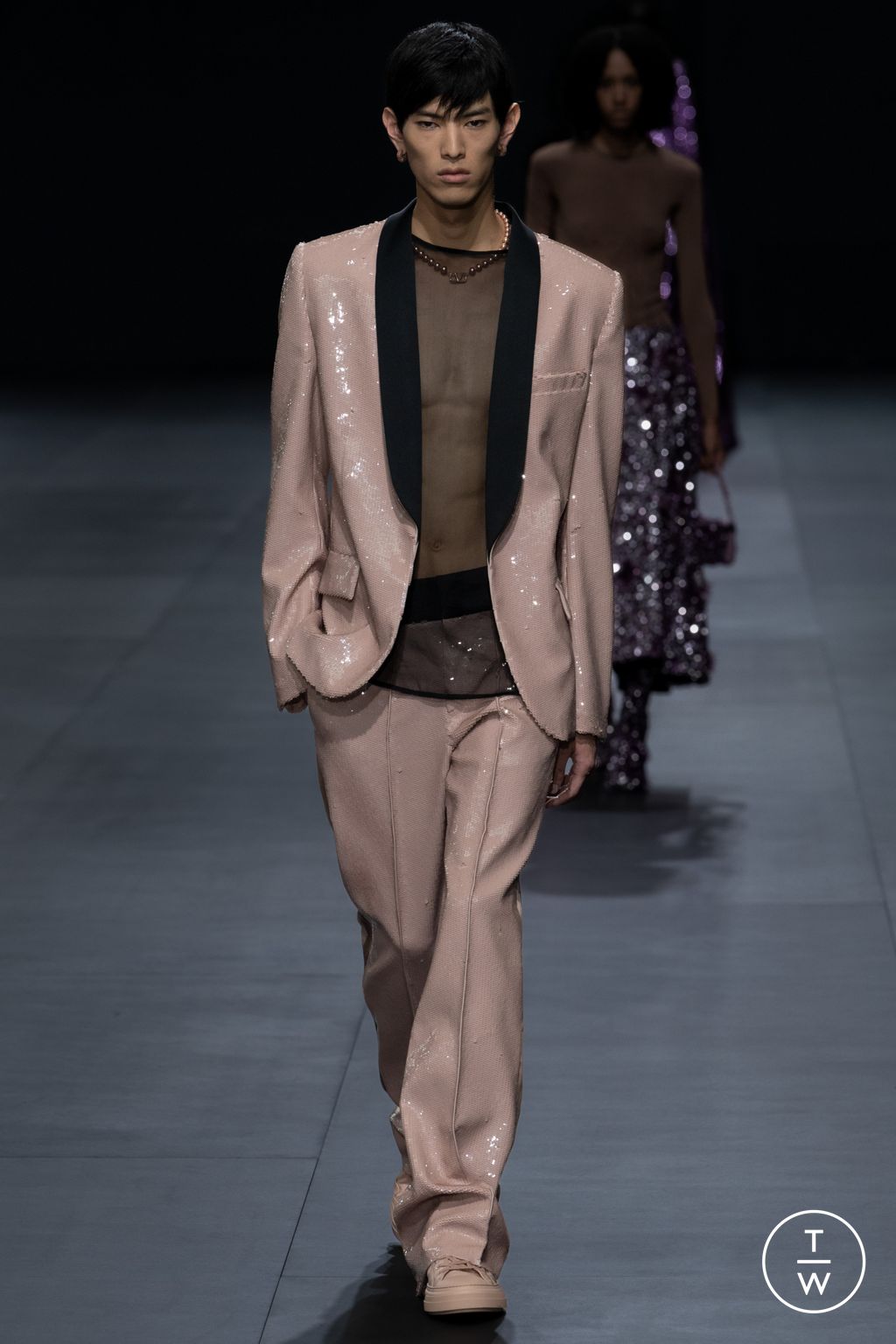 Fashion Week Paris Spring/Summer 2023 look 65 from the Valentino collection 女装