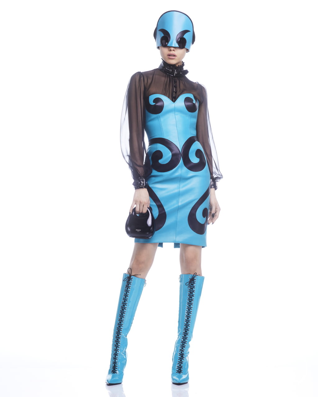 Fashion Week New York Pre-Fall 2022 look 66 from the Moschino collection 女装