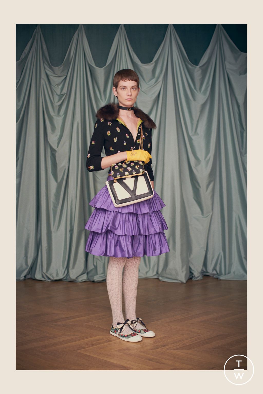 Fashion Week Paris Resort 2025 look 66 from the Valentino collection 女装