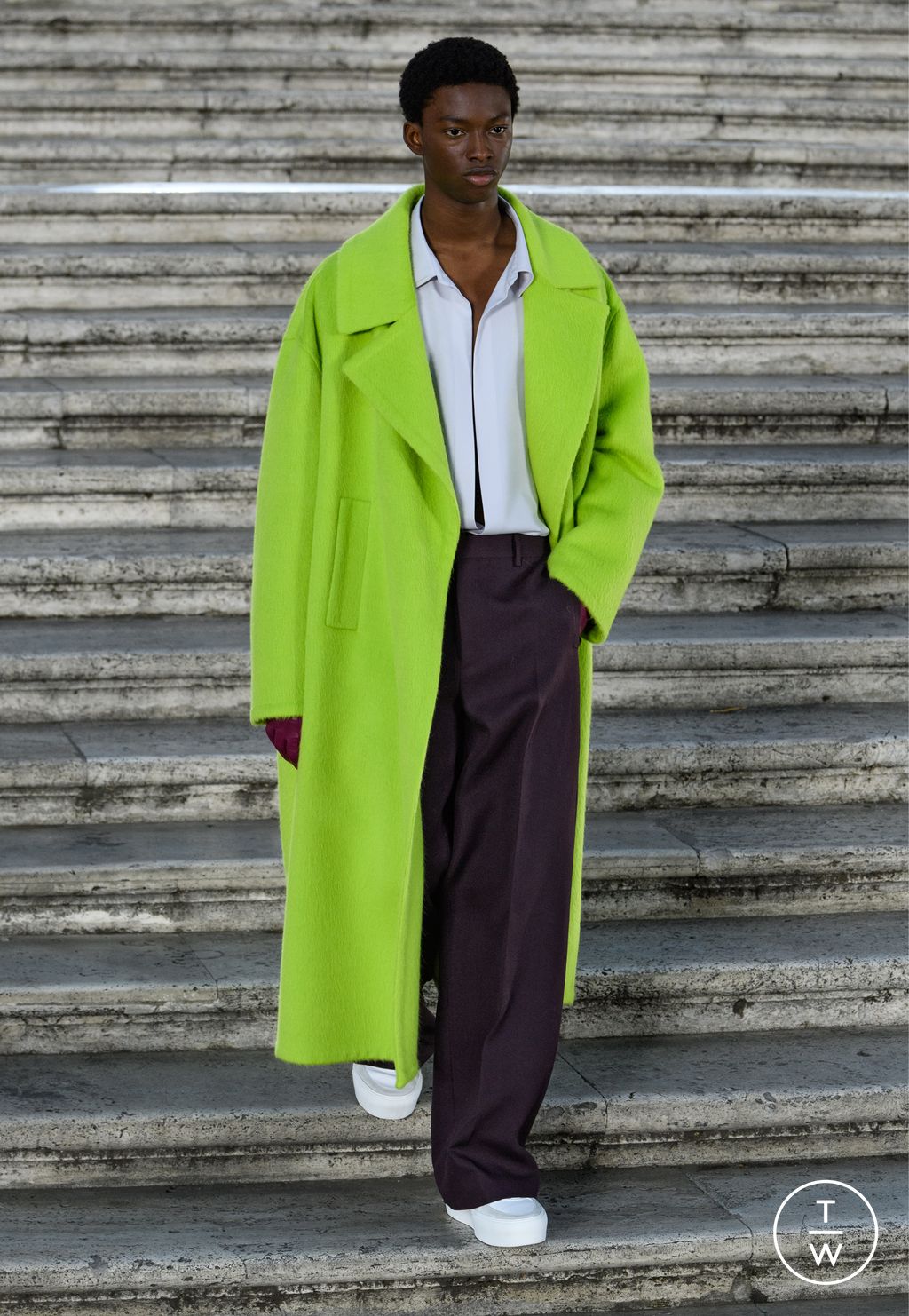 Fashion Week Paris Fall/Winter 2022 look 67 from the Valentino collection 高级定制