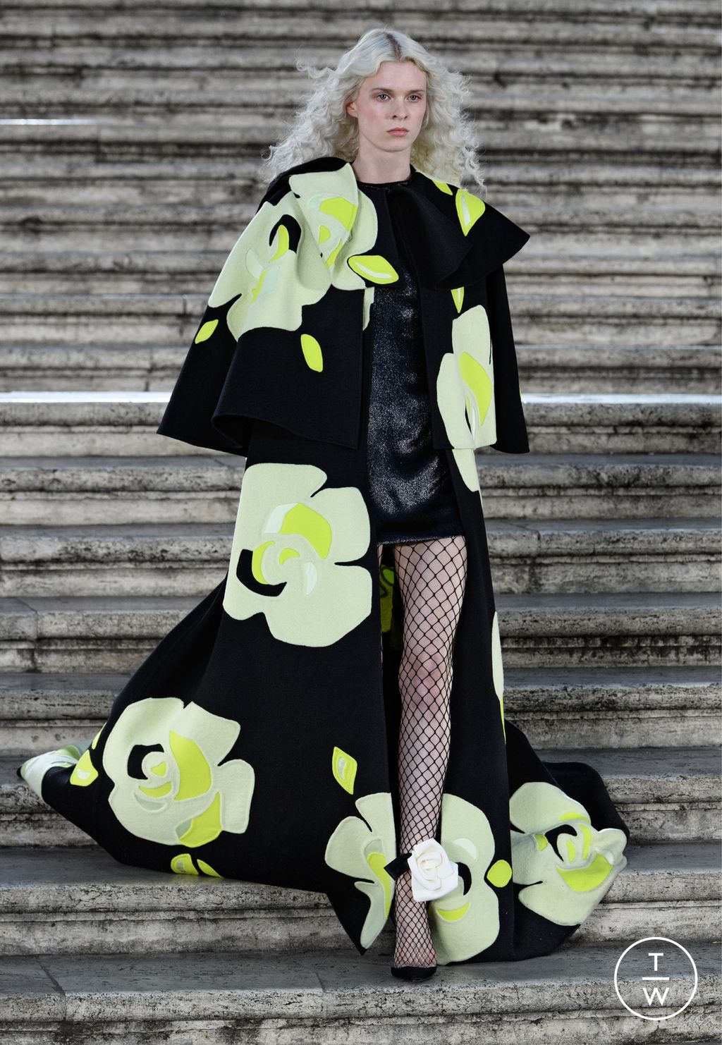 Fashion Week Paris Fall/Winter 2022 look 68 de la collection Valentino couture