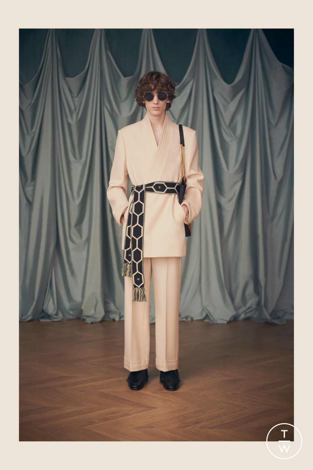 Fashion Week Paris Resort 2025 look 68 from the Valentino collection 女装
