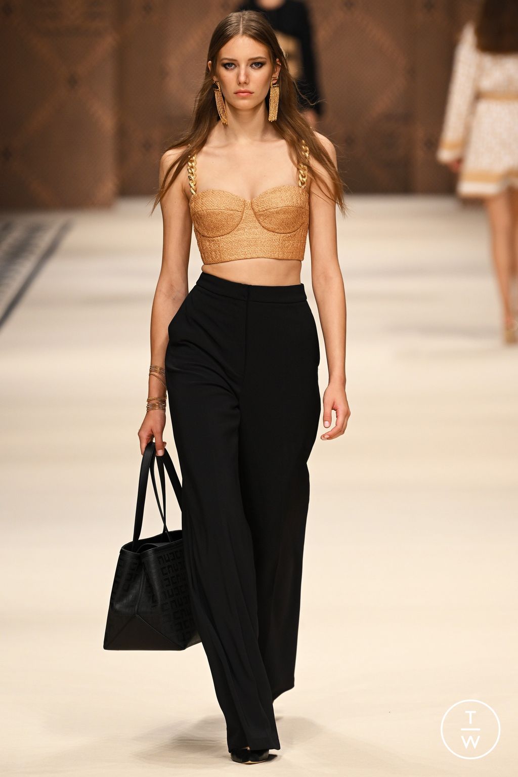 Fashion Week Milan Spring/Summer 2023 look 55 from the Elisabetta Franchi collection 女装