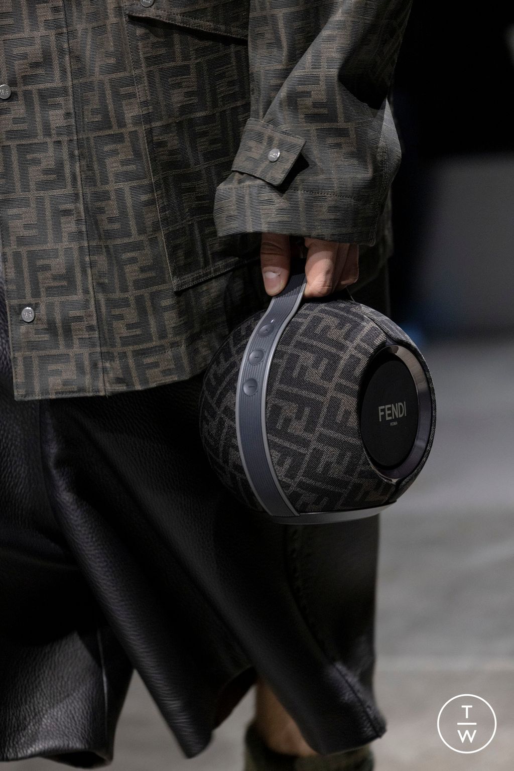 Fashion Week Paris Fall/Winter 2024 look 32 from the Fendi collection menswear accessories