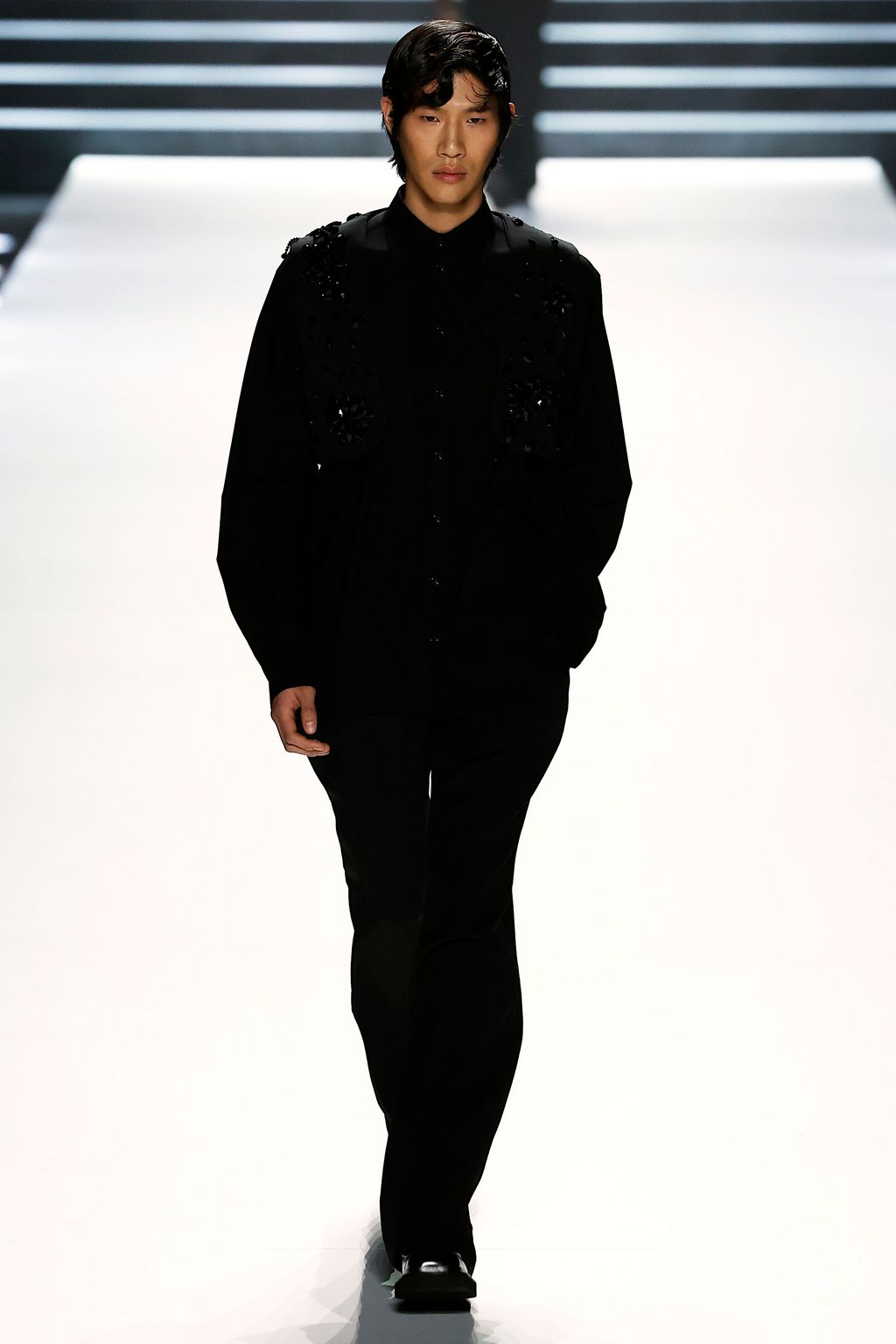 Fashion Week Milan Fall/Winter 2023 look 35 from the Dolce & Gabbana collection menswear