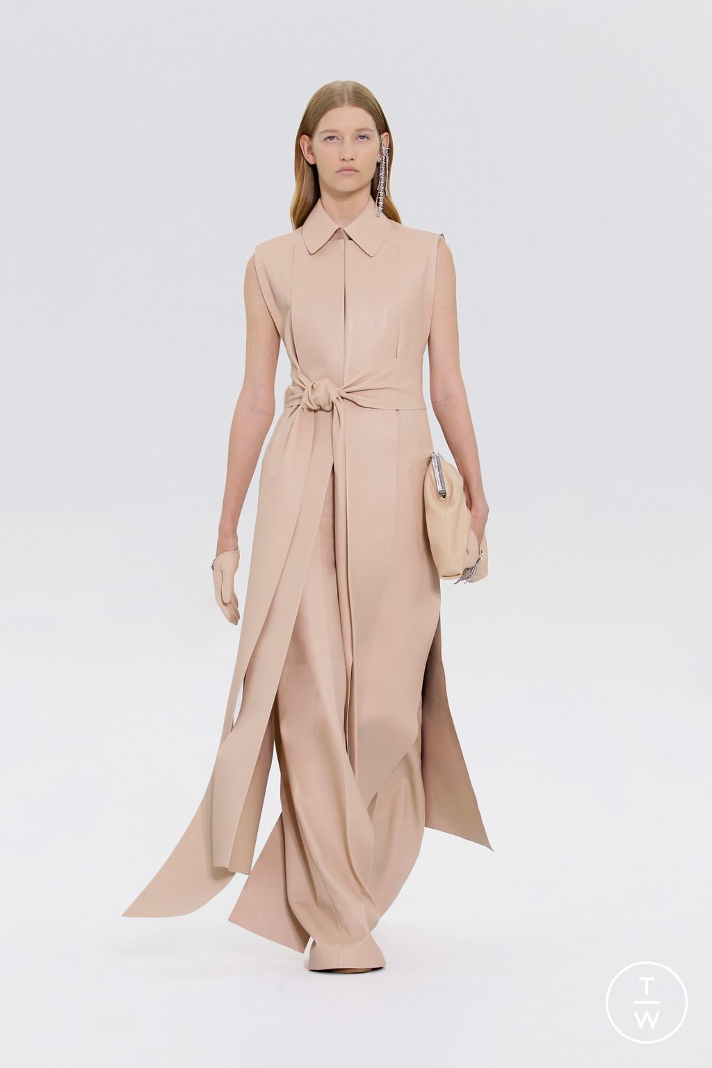 Fashion Week Paris Fall/Winter 2022 look 6 de la collection Fendi couture