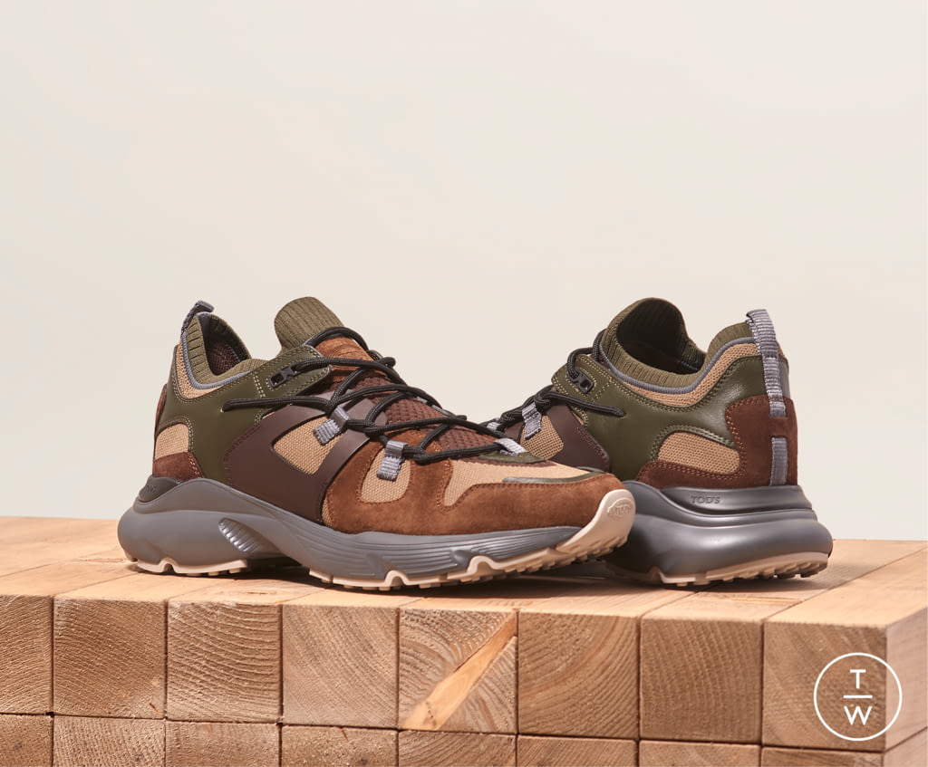 Fashion Week Milan Fall/Winter 2021 look 20 from the Tod's collection menswear accessories